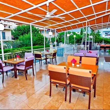 Sammy's Kyrenia Boutique & Pool 酒店
